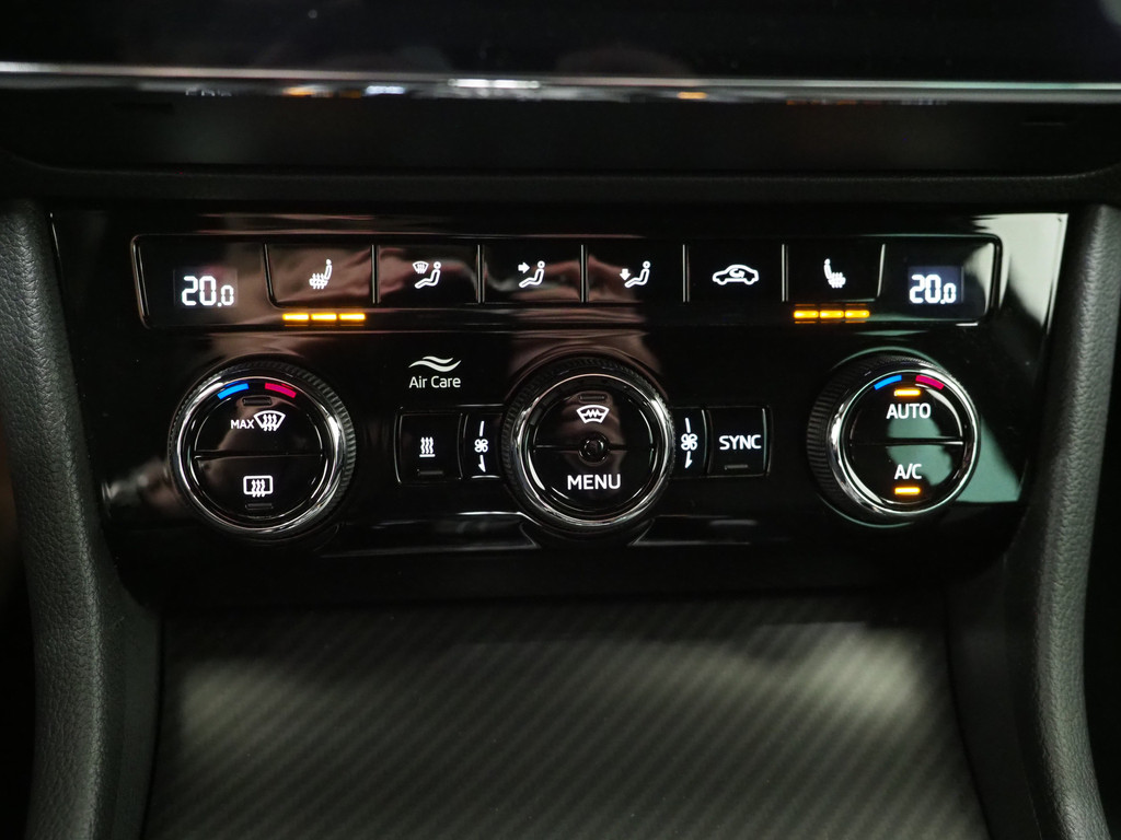 Škoda Superb Combi 1.4 TSI iV Sportline 73