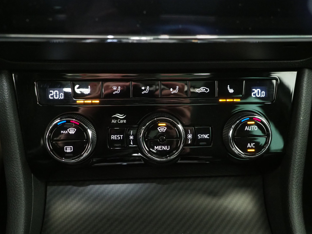 Škoda Superb Combi 1.4 TSI iV Sportline 33