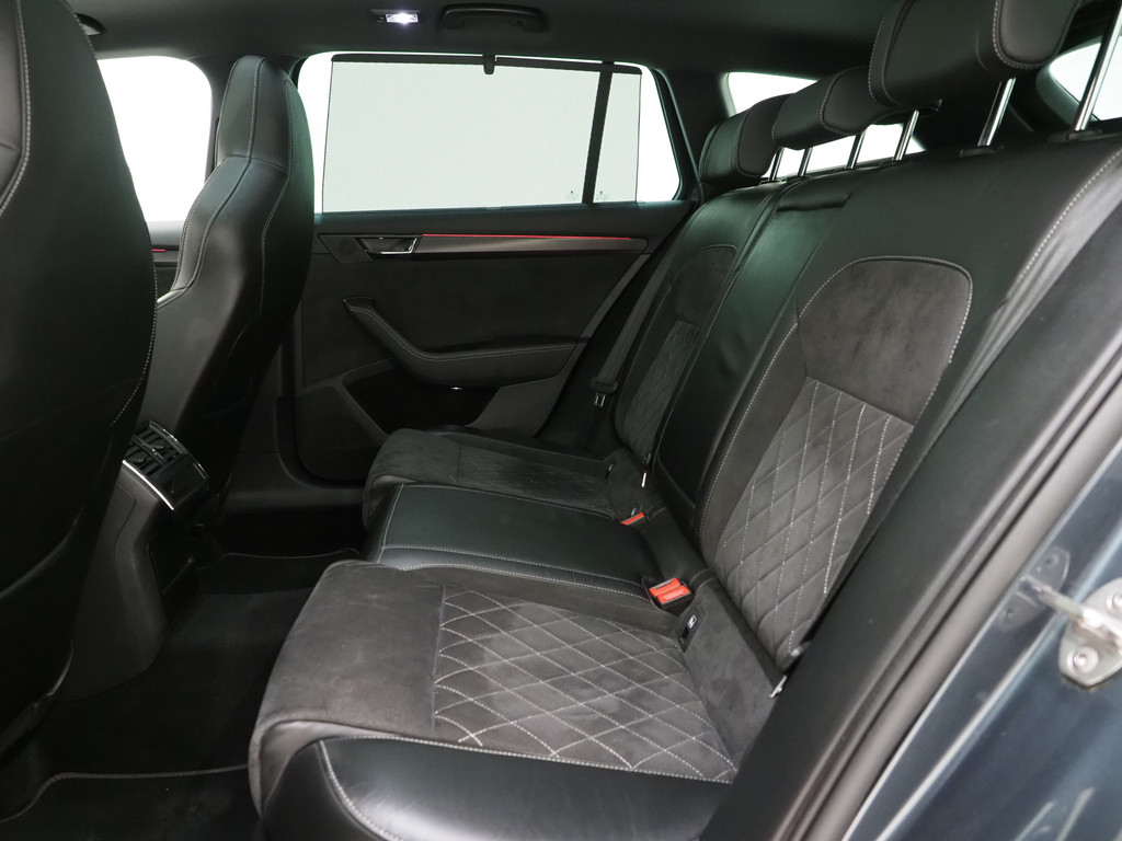 Škoda Superb Combi 1.4 TSI iV Sportline 37