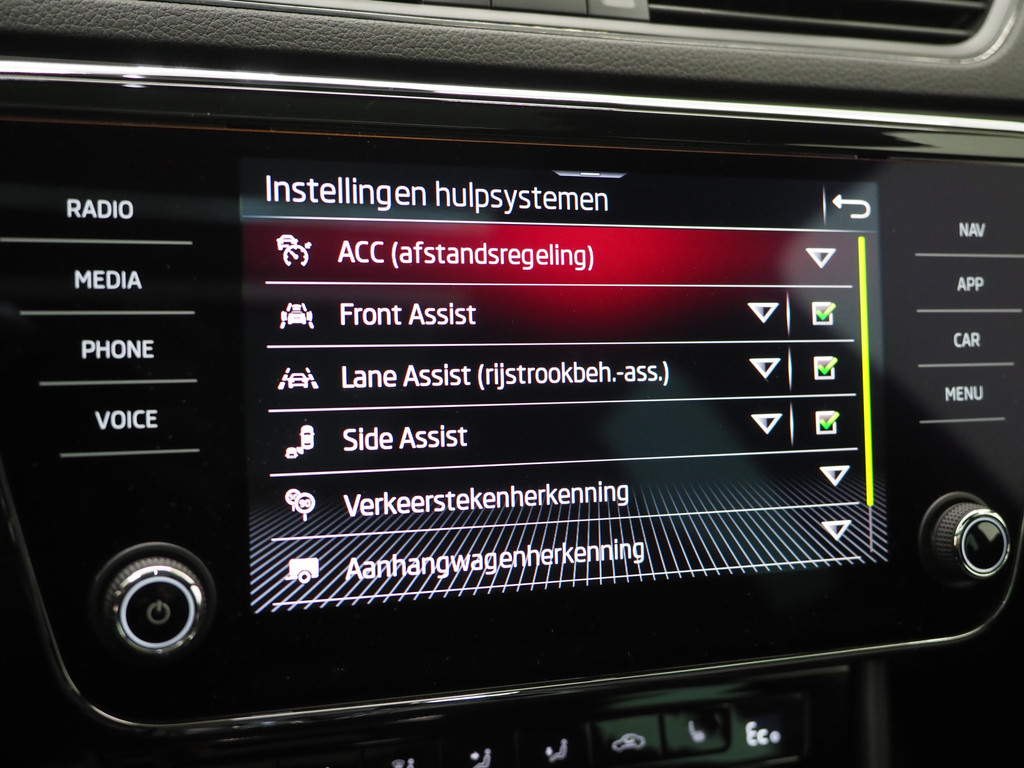 Škoda Superb Combi 1.4 TSI iV Sportline 74