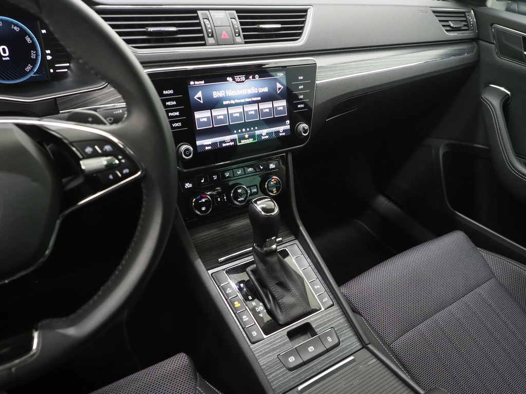 Škoda Superb Combi 1.4 TSI iV 218PK Style 36