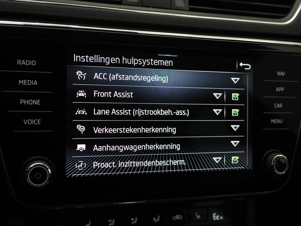 Škoda Superb Combi 1.4 TSI iV 218PK Style 76