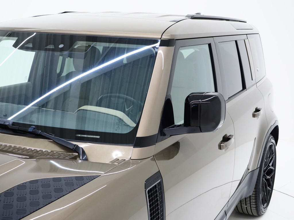 Land Rover Defender 110 2.0 P400e SE 13