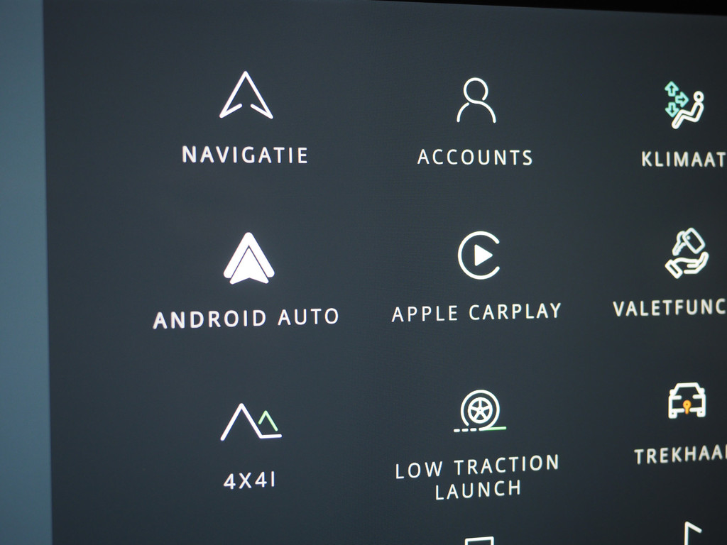 Land Rover Defender 110 2.0 P400e SE 30