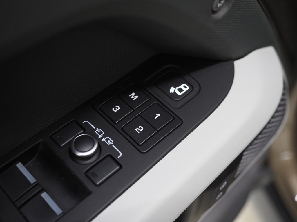 Land Rover Defender 110 2.0 P400e SE 59