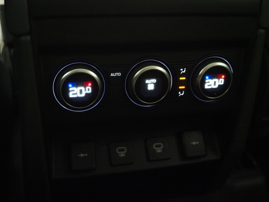 Land Rover Defender 110 2.0 P400e SE 76