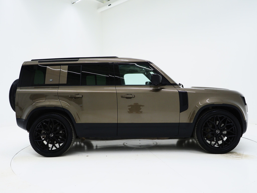 Land Rover Defender 110 2.0 P400e SE 9