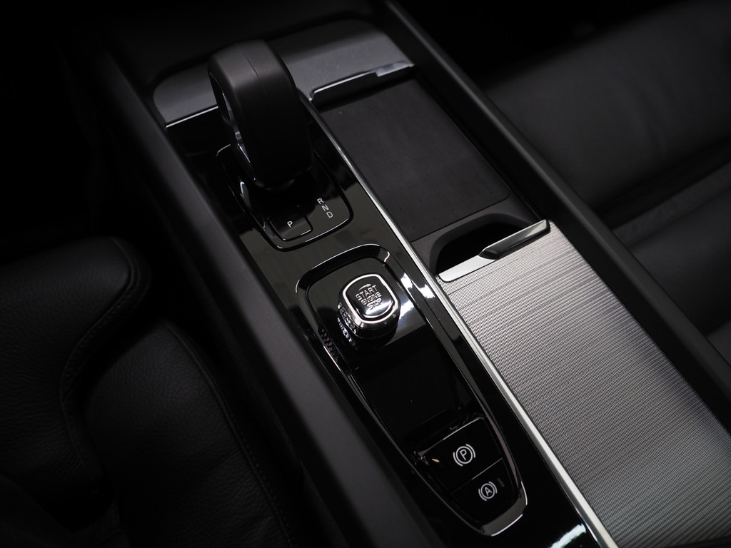 Volvo XC60 2.0 T6 Plug-in hybrid AWD Ultimate Dark Long Range 36