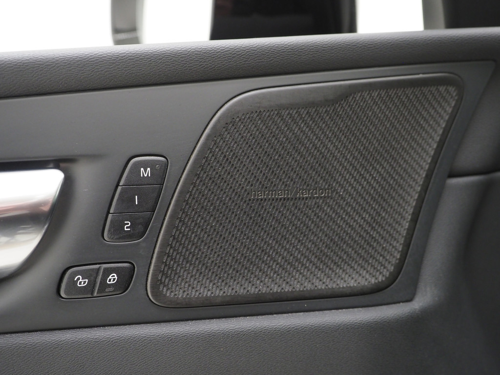 Volvo XC60 2.0 T6 Plug-in hybrid AWD Ultimate Dark Long Range 63