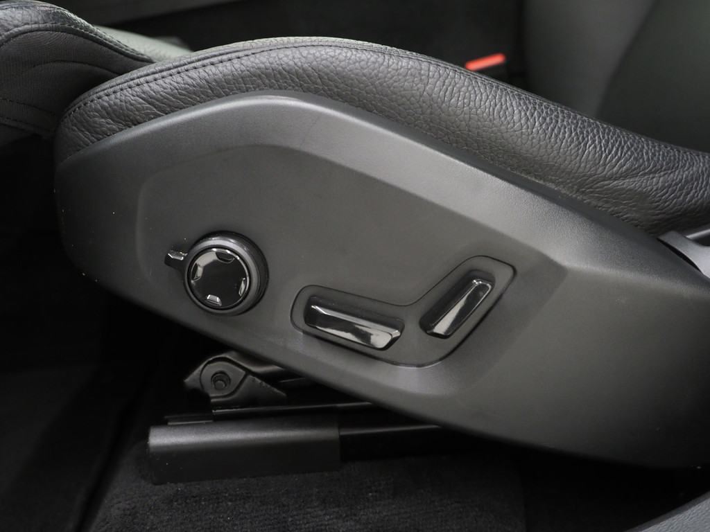 Volvo XC60 2.0 T6 Plug-in hybrid AWD Ultimate Dark Long Range 65