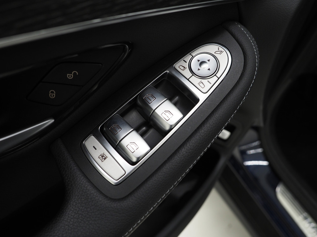 Mercedes-Benz GLC 300e 4MATIC Premium 18