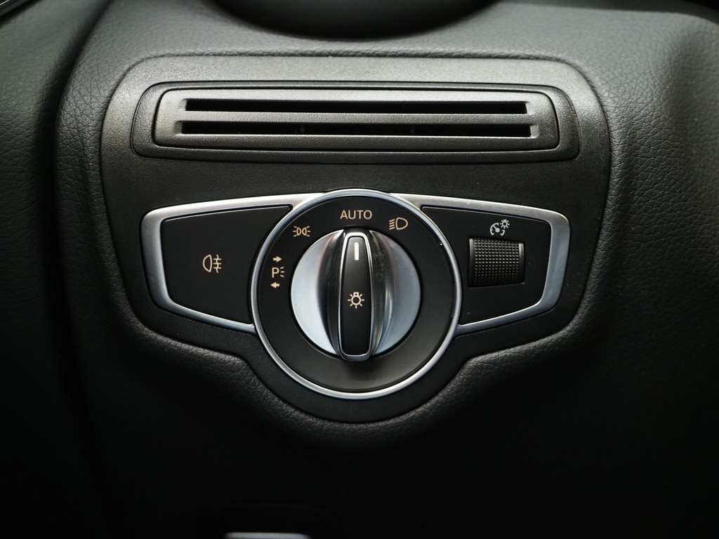 Mercedes-Benz GLC 300e 4MATIC Premium 20