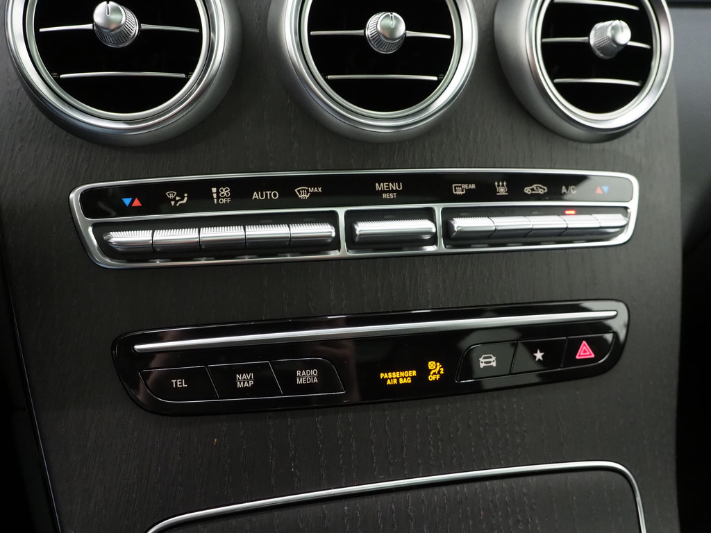 Mercedes-Benz GLC 300e 4MATIC Premium 32