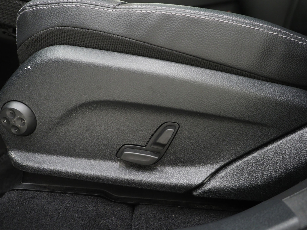 Mercedes-Benz GLC 300e 4MATIC Premium 61