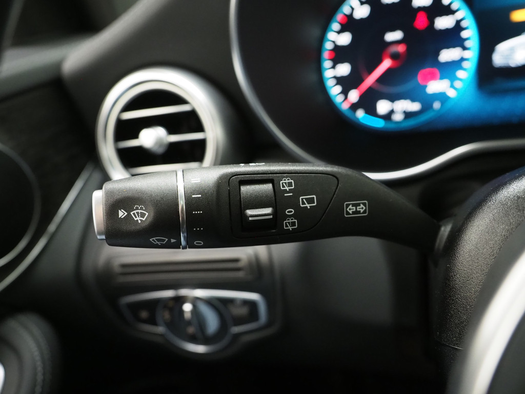 Mercedes-Benz GLC 300e 4MATIC Premium 63