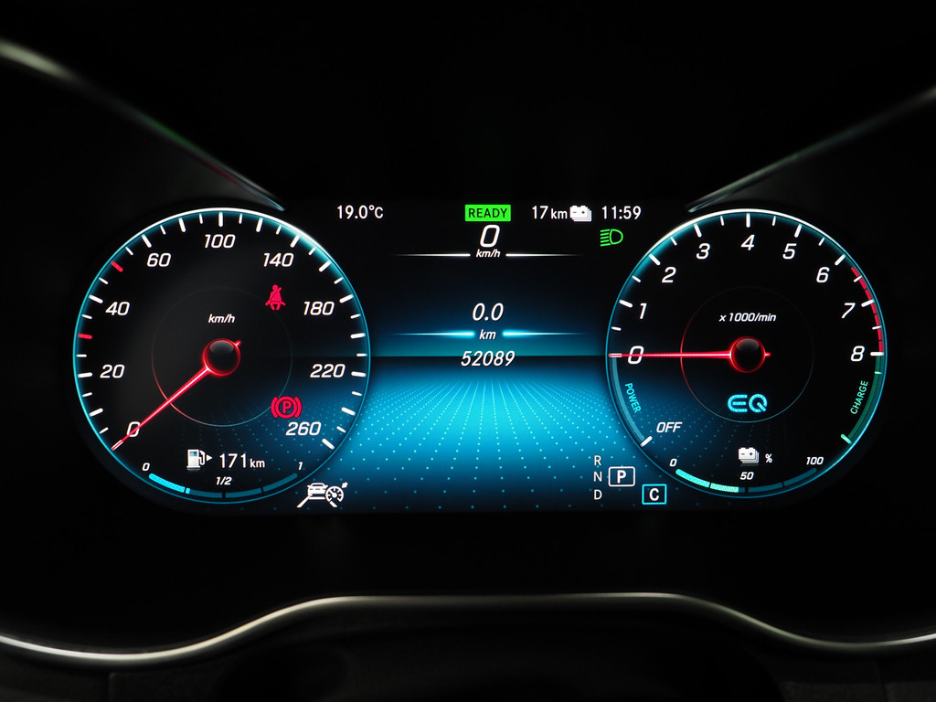 Mercedes-Benz GLC 300e 4MATIC Premium 67