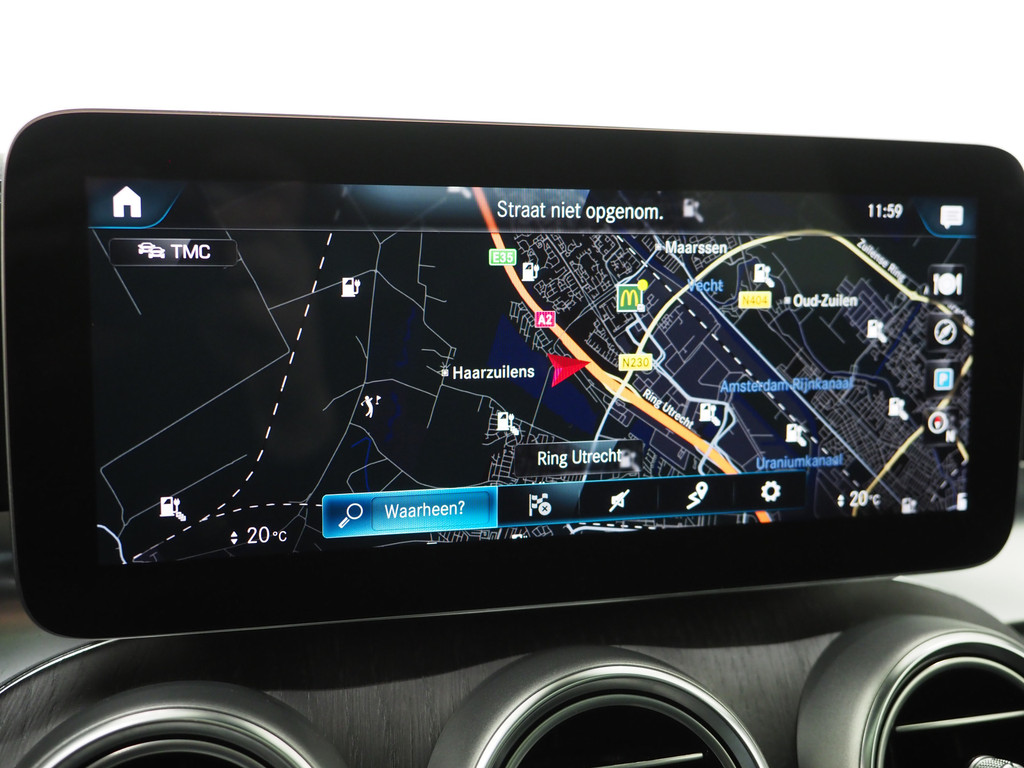 Mercedes-Benz GLC 300e 4MATIC Premium 69