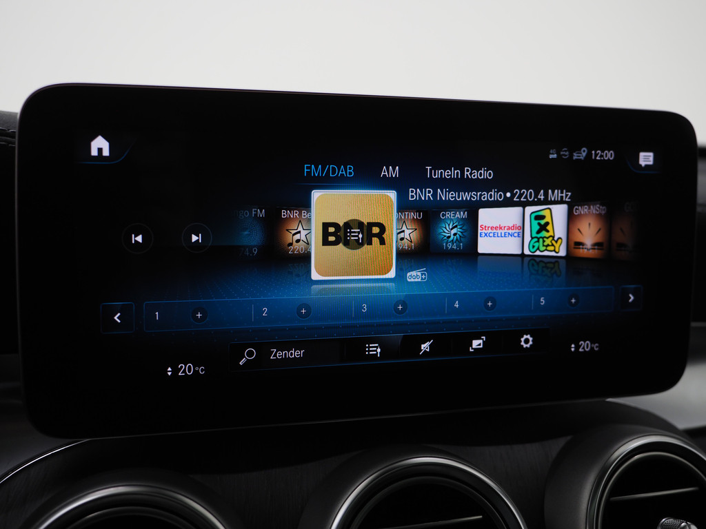 Mercedes-Benz GLC 300e 4MATIC Premium 70