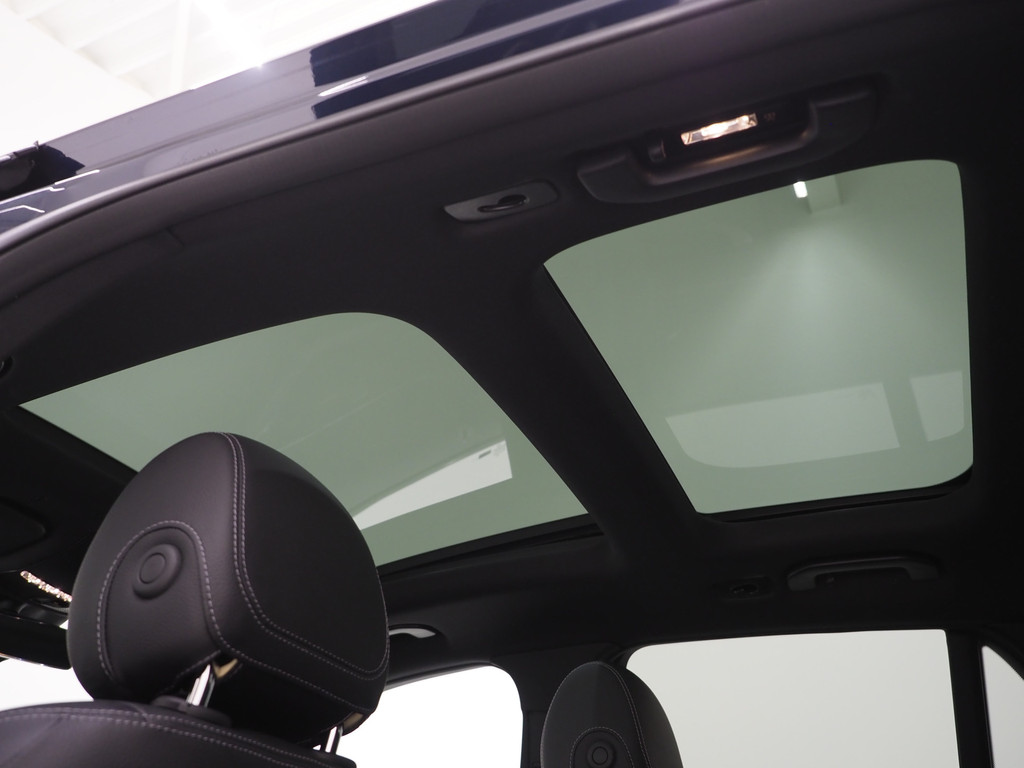 Mercedes-Benz GLC 300e 4MATIC Premium 79