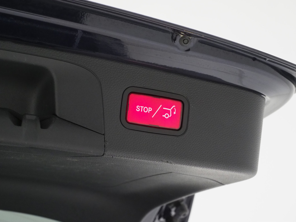 Mercedes-Benz GLC 300e 4MATIC Premium 81