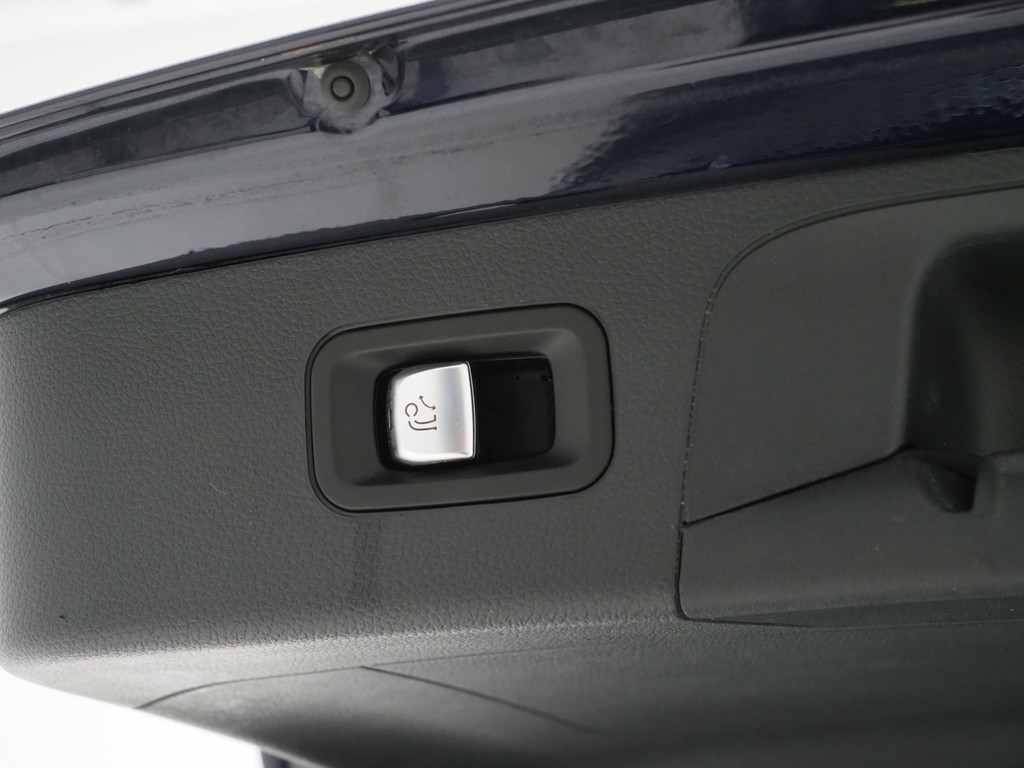 Mercedes-Benz GLC 300e 4MATIC Premium 82