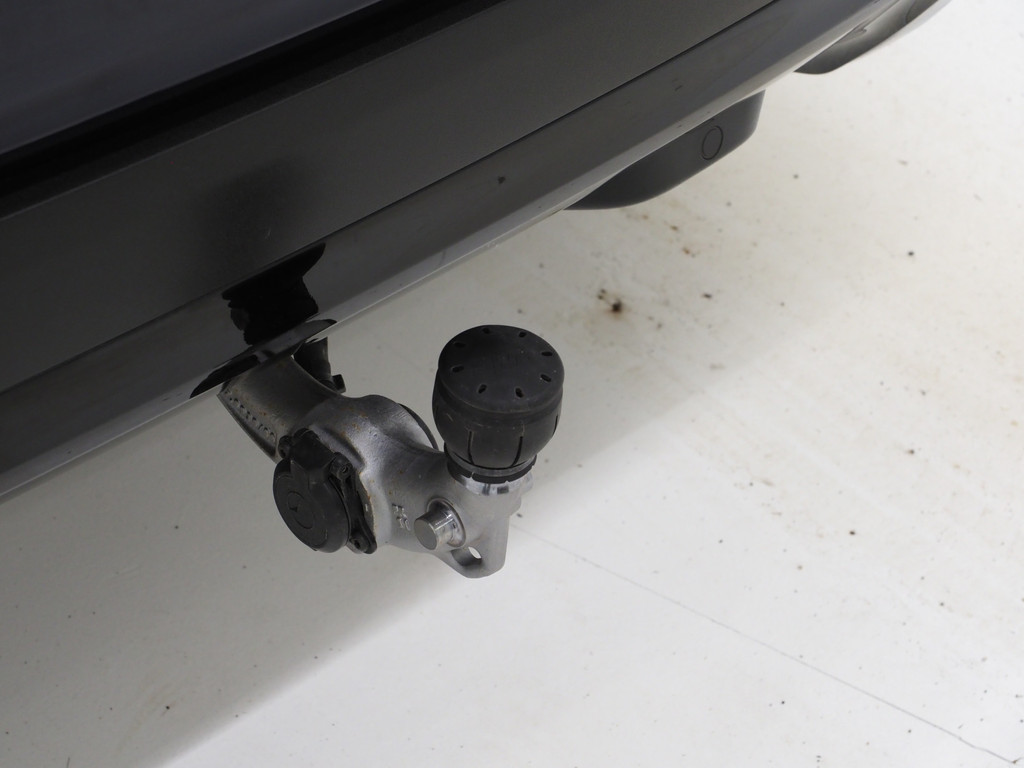 Mercedes-Benz GLC 300e 4MATIC Premium 83