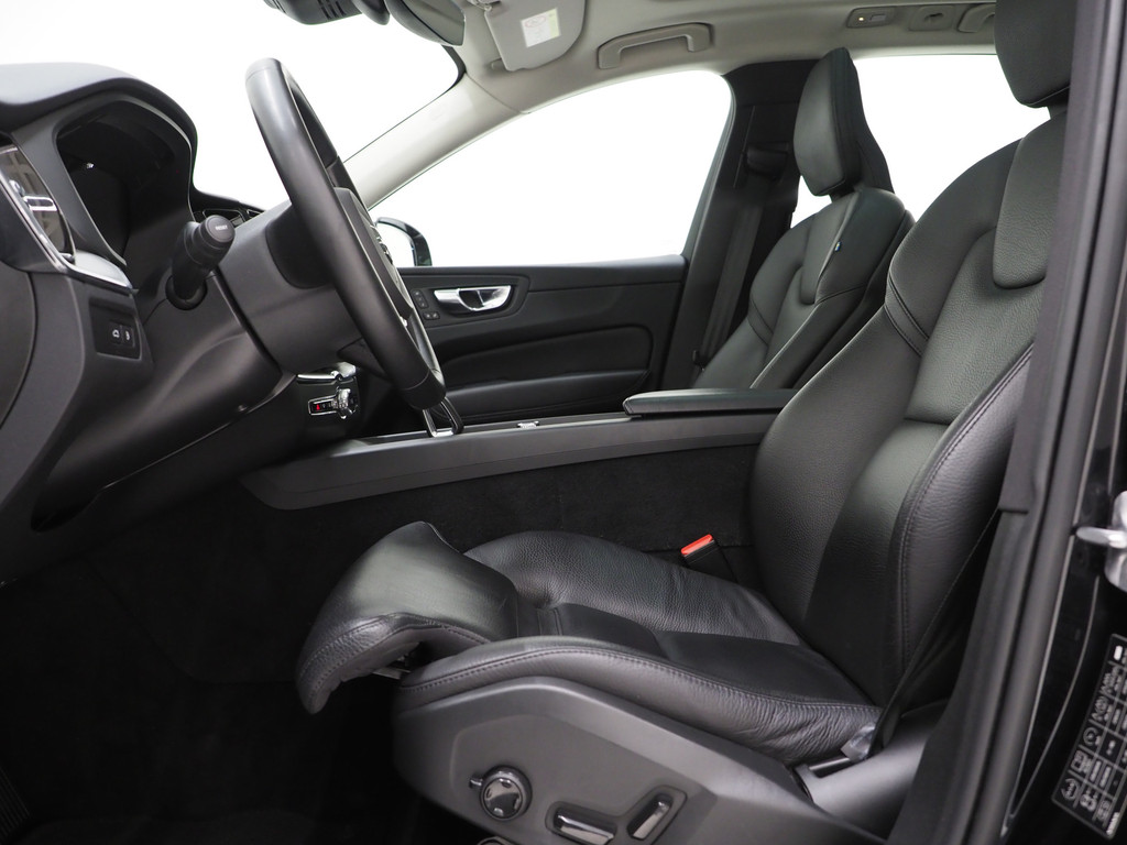 Volvo XC60 2.0 T6 Plug-in hybrid AWD Plus Dark Long Range 16