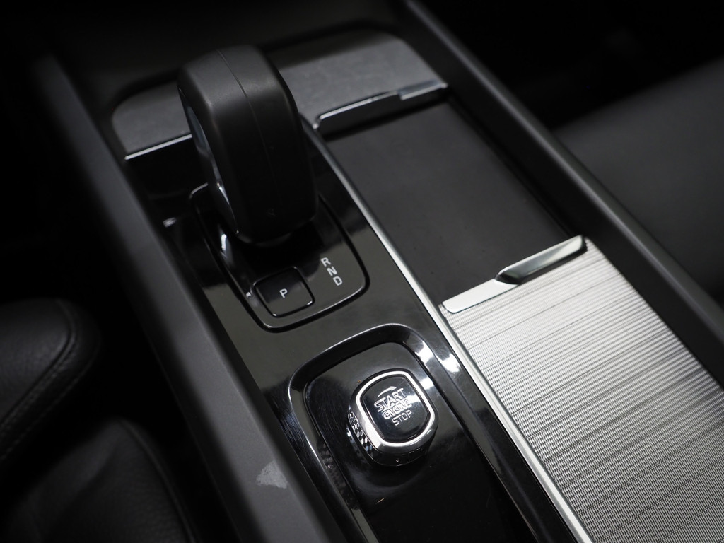 Volvo XC60 2.0 T6 Plug-in hybrid AWD Plus Dark Long Range 33