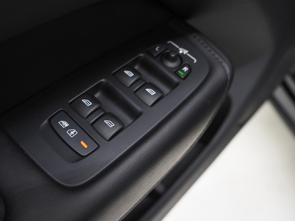 Volvo XC60 2.0 T6 Plug-in hybrid AWD Plus Dark Long Range 59