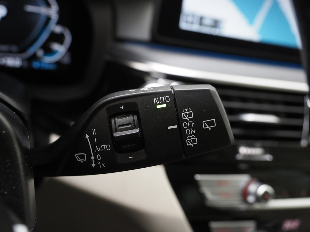 BMW 5 Serie Touring 530e xDrive Shadow 66