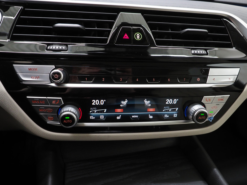 BMW 5 Serie Touring 530e xDrive Shadow 74