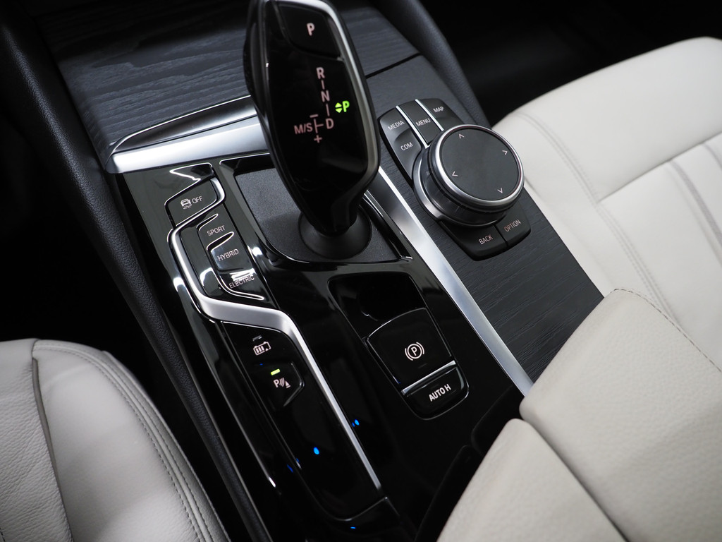 BMW 5 Serie Touring 530e xDrive Shadow 75