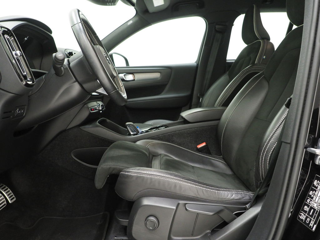 Volvo XC40 1.5 T5 Recharge R-Design Full Black 17