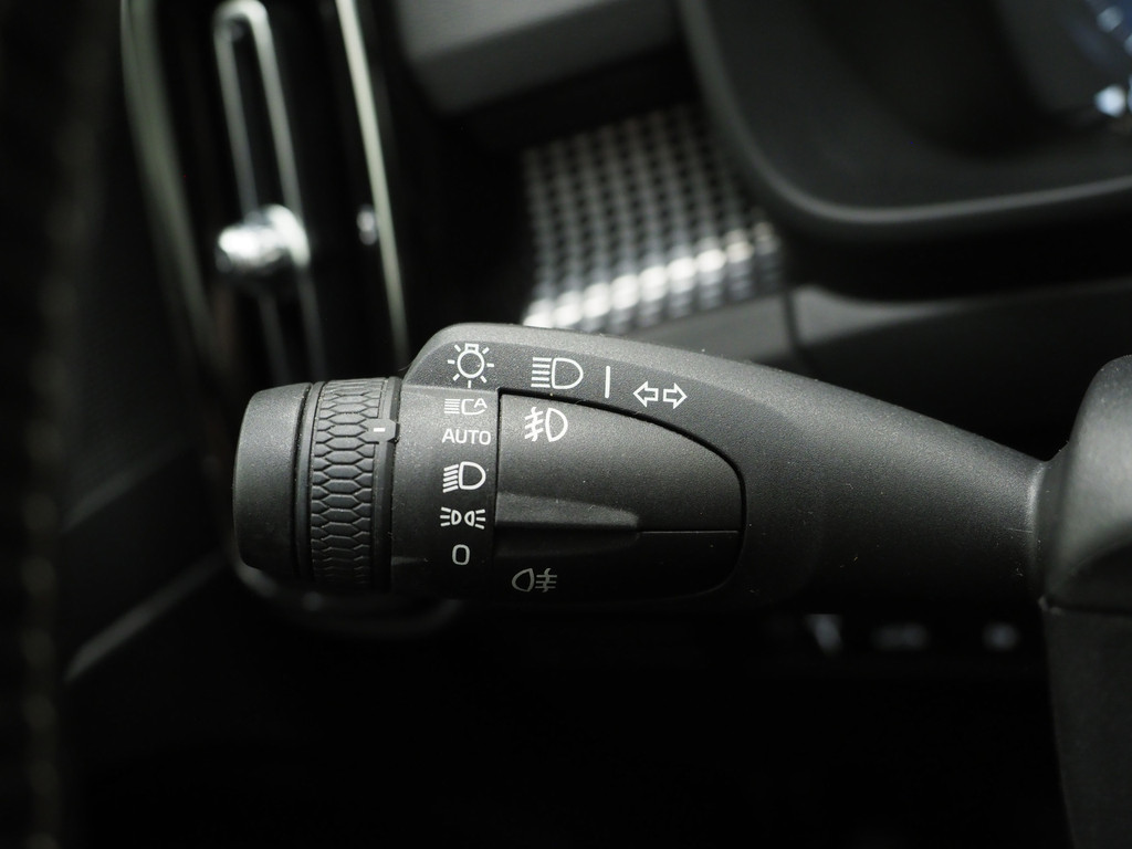 Volvo XC40 1.5 T5 Recharge R-Design Full Black 21