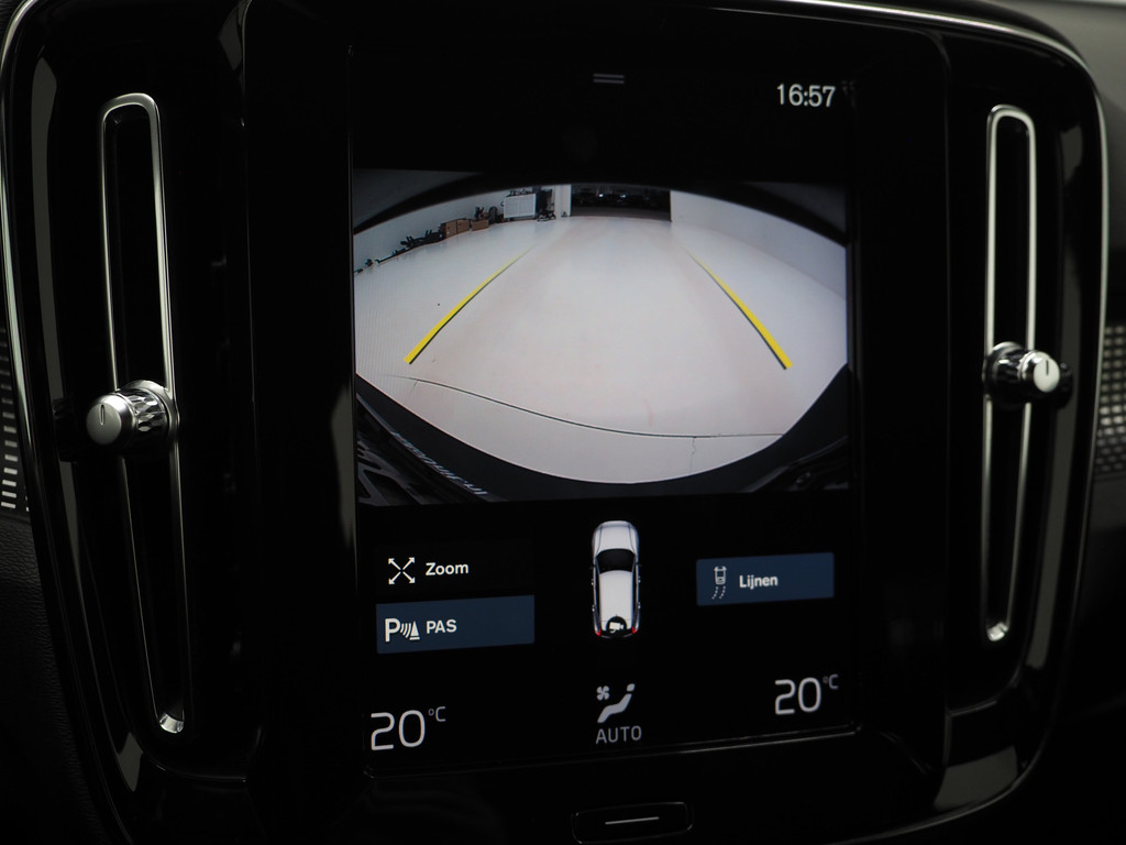 Volvo XC40 1.5 T5 Recharge R-Design Full Black 30