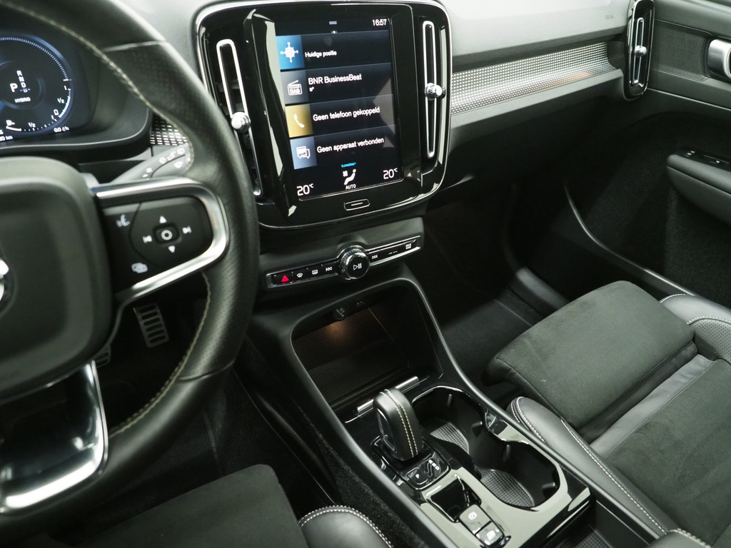 Volvo XC40 1.5 T5 Recharge R-Design Full Black 33