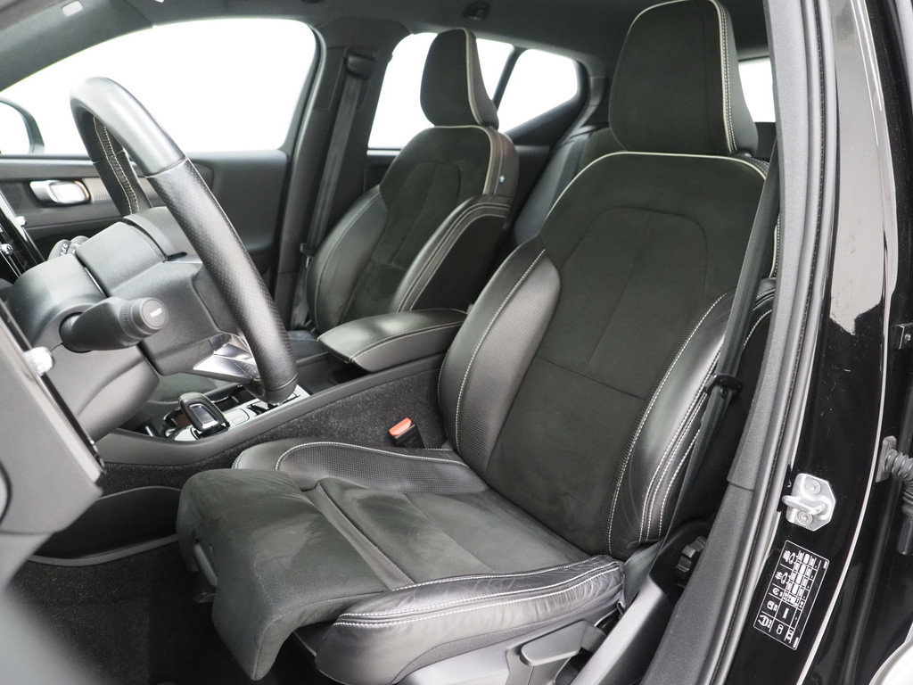 Volvo XC40 1.5 T5 Recharge R-Design Full Black 41