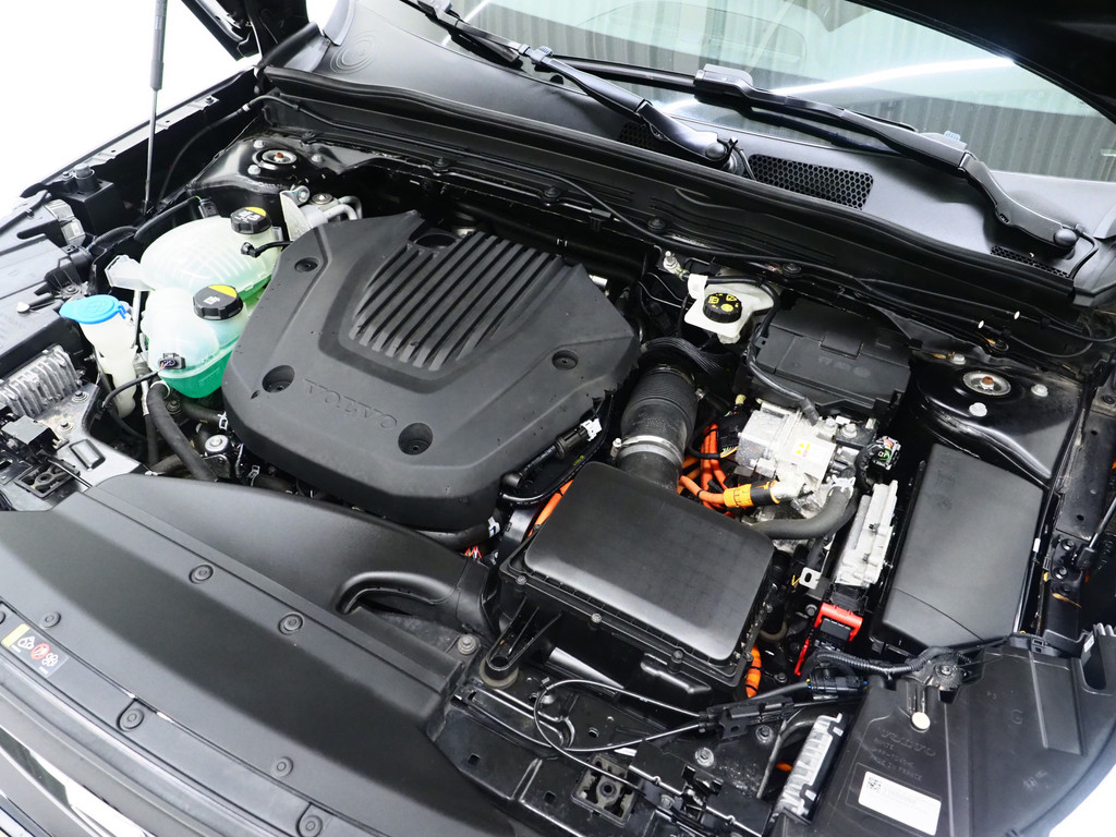 Volvo XC40 1.5 T5 Recharge R-Design Full Black 44