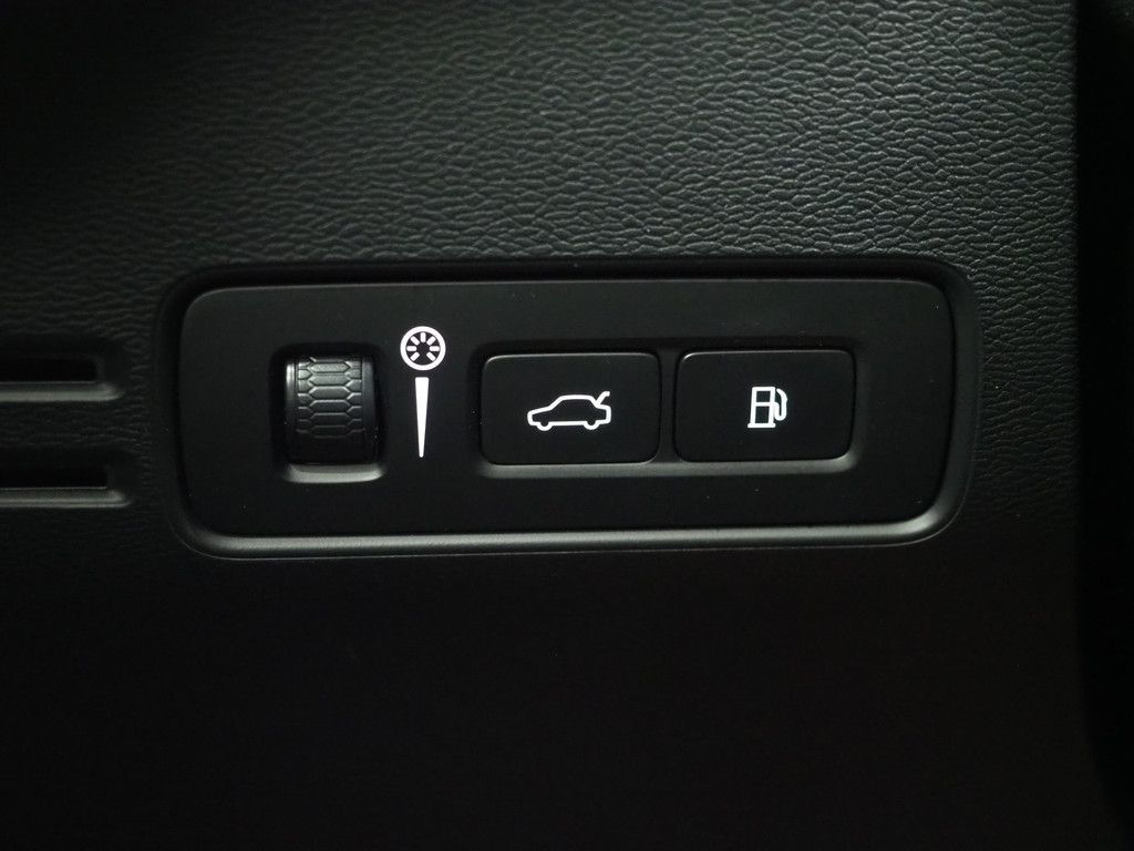 Volvo XC40 1.5 T5 Recharge R-Design Full Black 58