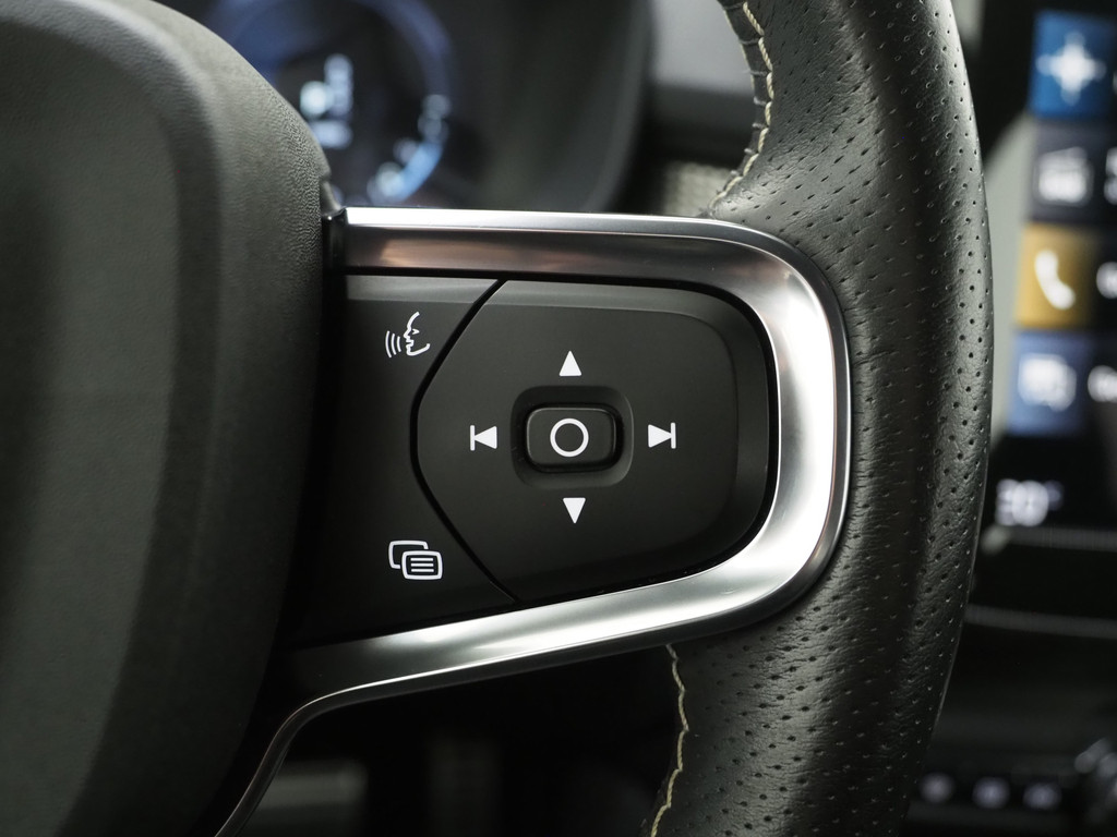 Volvo XC40 1.5 T5 Recharge R-Design Full Black 61