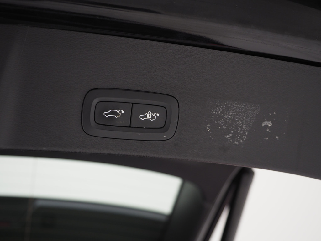 Volvo XC40 1.5 T5 Recharge R-Design Full Black 74