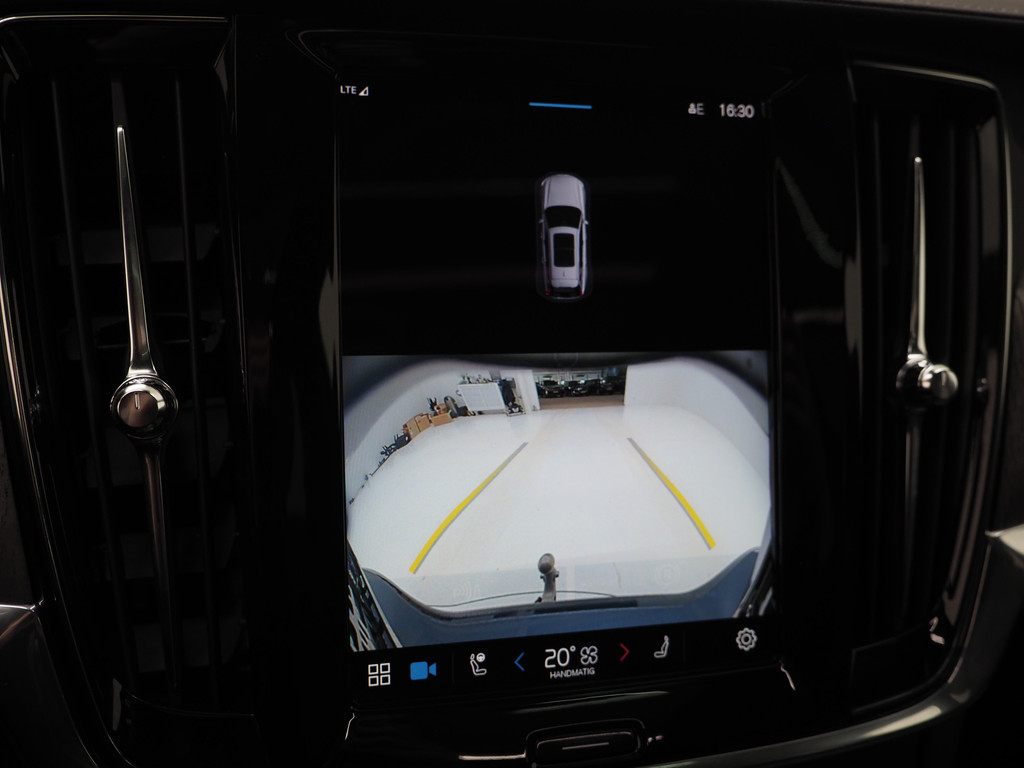 Volvo V90 2.0 T8 Recharge AWD Inscription 32