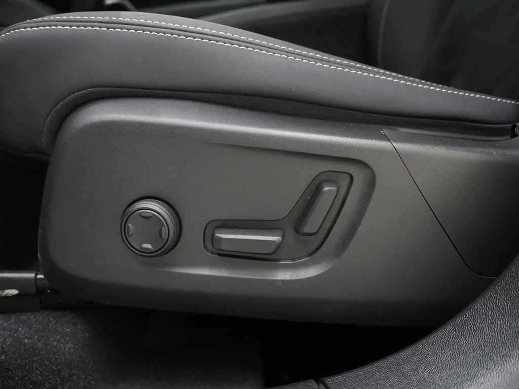 Volvo XC40 1.5 T5 Plug-in hybrid Ultimate Dark 21