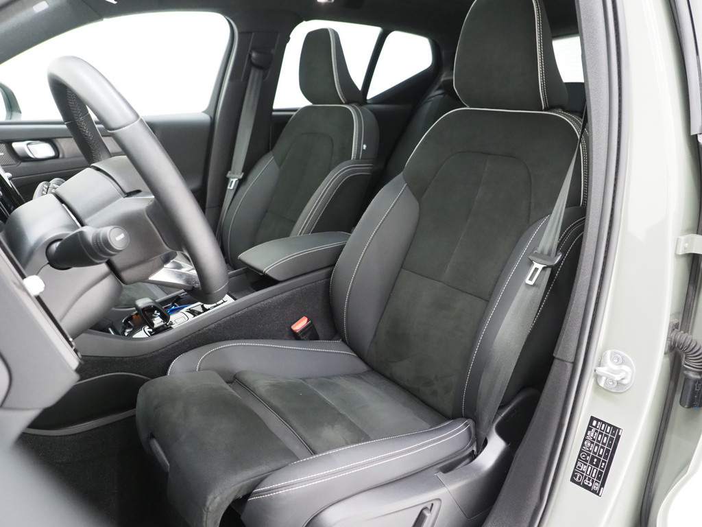 Volvo XC40 1.5 T5 Plug-in hybrid Ultimate Dark 3