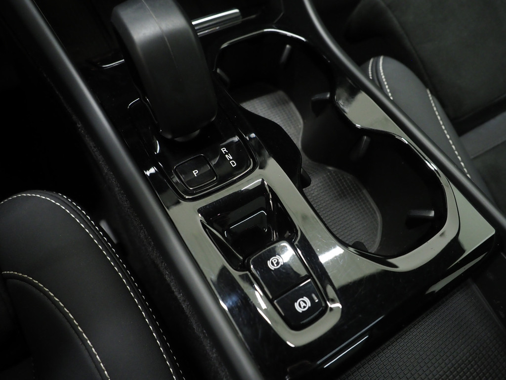 Volvo XC40 1.5 T5 Plug-in hybrid Ultimate Dark 37