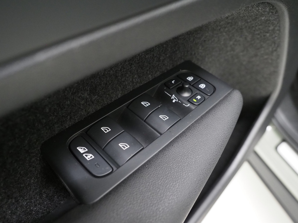 Volvo XC40 1.5 T5 Plug-in hybrid Ultimate Dark 64