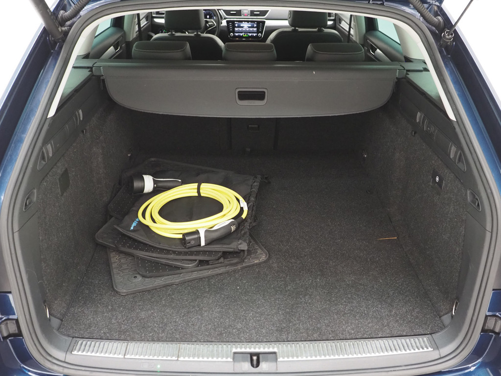 Škoda Superb Combi 1.4 TSI iV Style 218PK 38