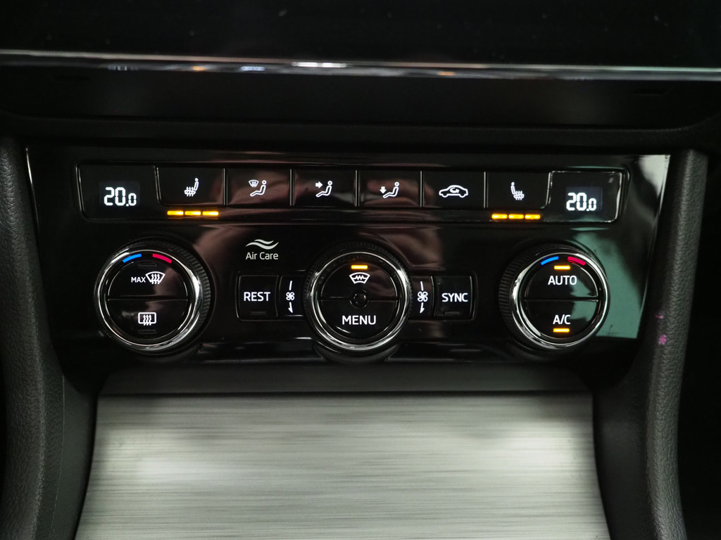 Škoda Superb Combi 1.4 TSI iV Style 218PK 75