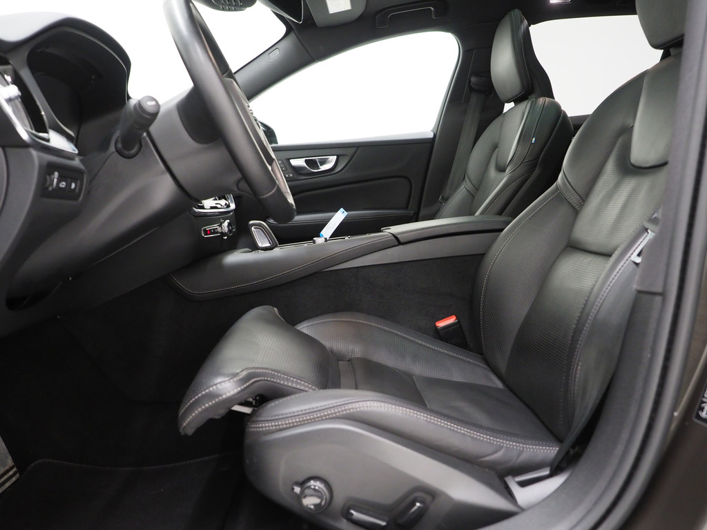 Volvo V60 2.0 T6 Recharge AWD R-Design 17