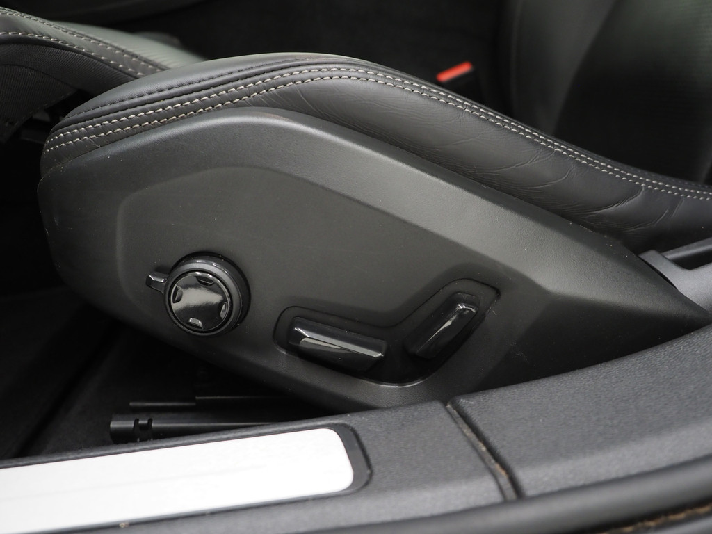 Volvo V60 2.0 T6 Recharge AWD R-Design 21